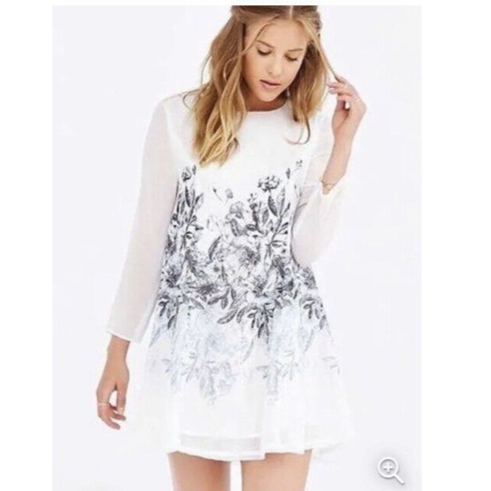 Kimchi Blue Mini Dress Size S‎ White Floral Sheath Sheer Sleeves Preppy Fairy